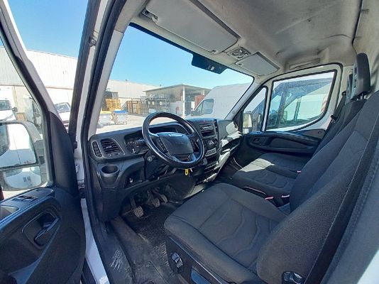 Vehicle image 2 / 5
