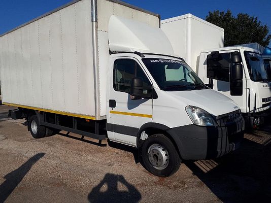Vehicle image 1 / 5