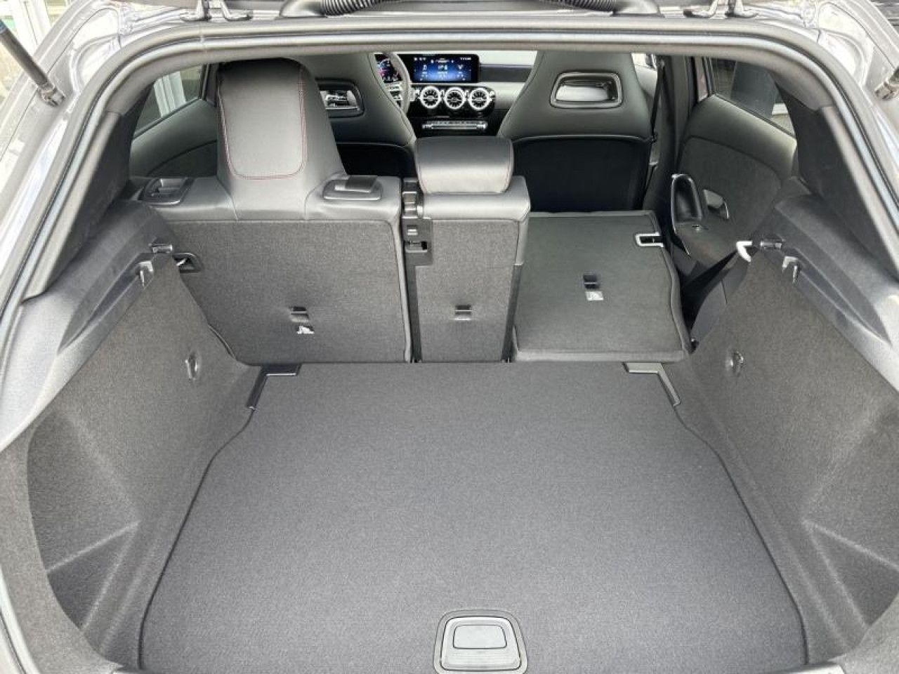 Photo du v&eacute;hicule 16 / 18