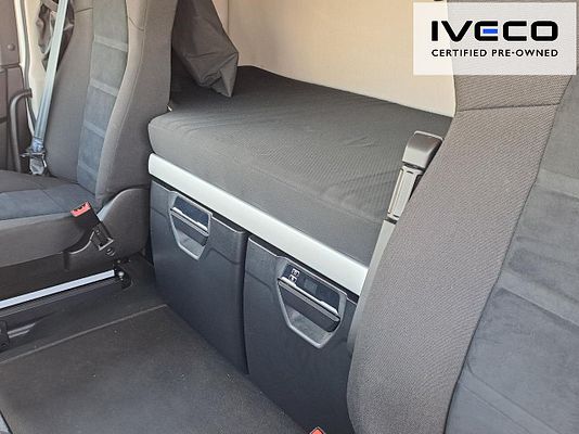 Vehicle image 8 / 13