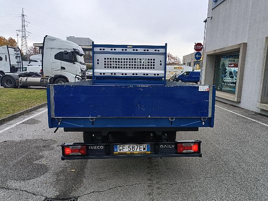 Vehicle image 7 / 10