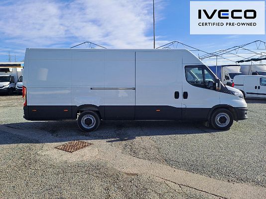 Vehicle image 7 / 13