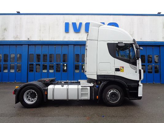 Vehicle image 4 / 15