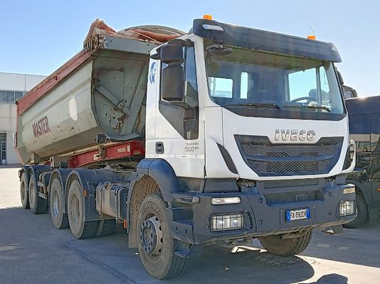 Vehicle image 2 / 4