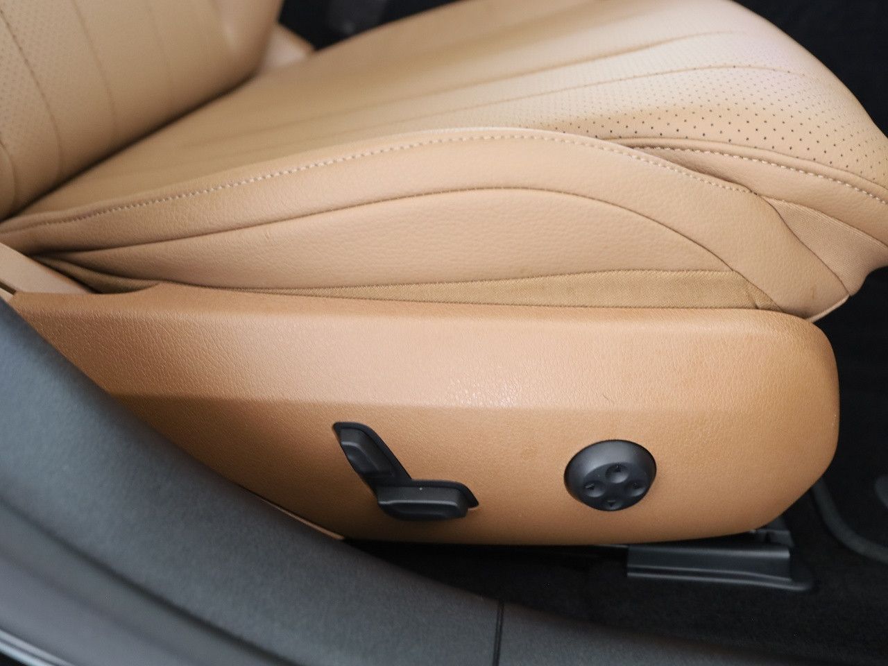 Mercedes-Benz E-Klasse – Bild 17