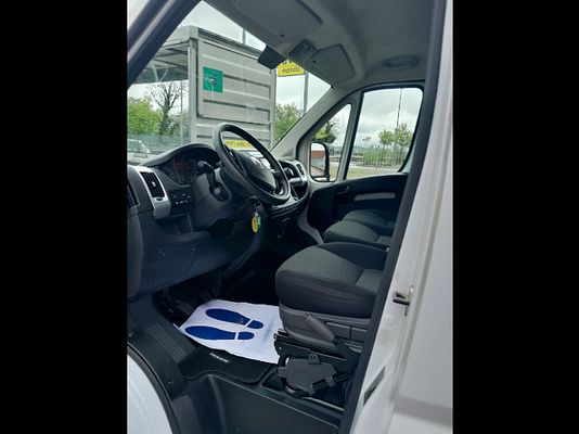 Vehicle image 10 / 21