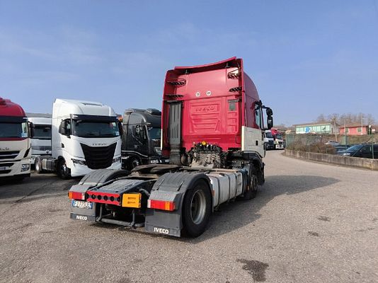 Vehicle image 8 / 17