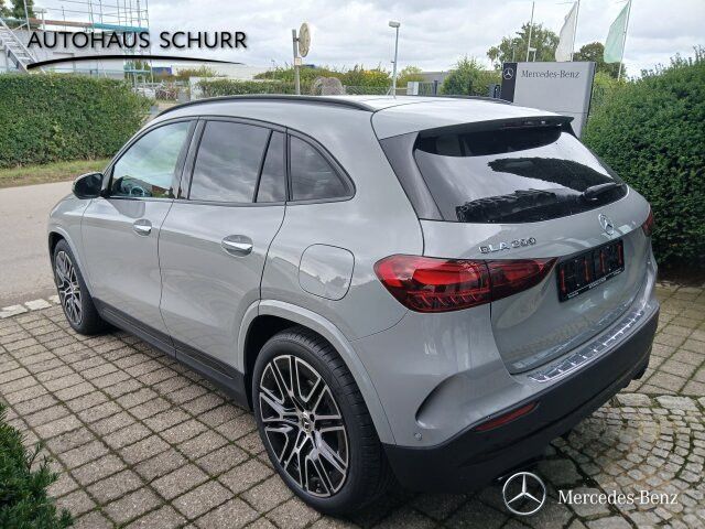Mercedes-Benz GLA 200