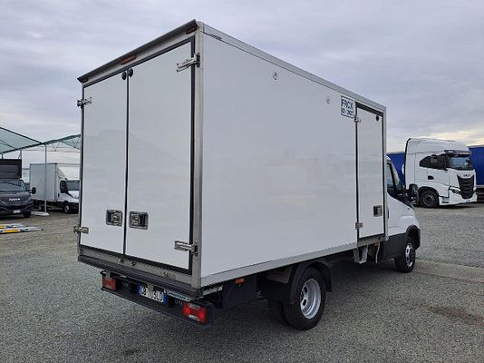 Vehicle image 6 / 17