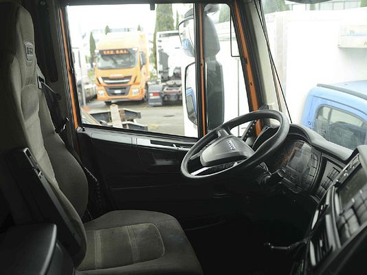 Vehicle image 5 / 5