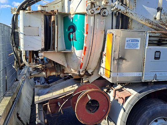 Vehicle image 10 / 12
