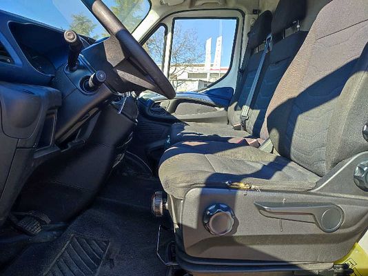 Vehicle image 8 / 11