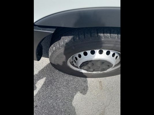 Vehicle image 5 / 17