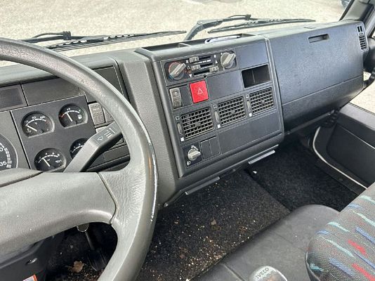 Vehicle image 16 / 19