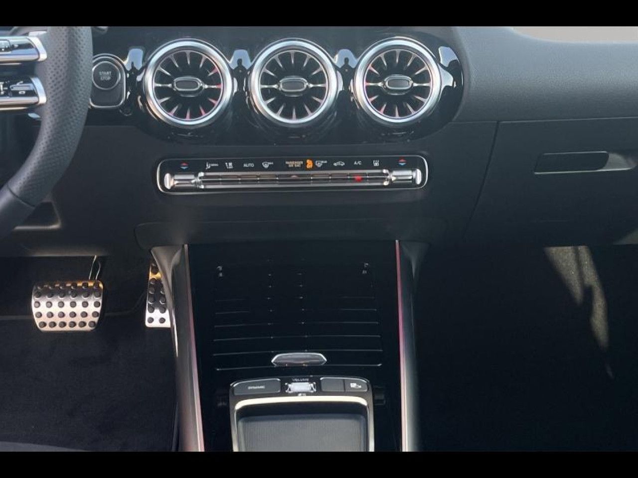 Photo du v&eacute;hicule 8 / 18