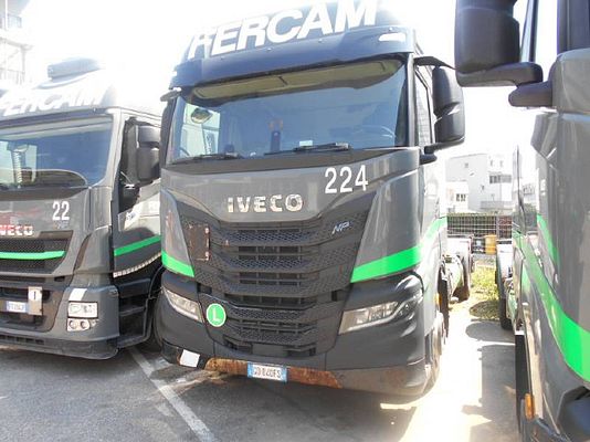Vehicle image 1 / 9