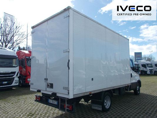 Vehicle image 4 / 13