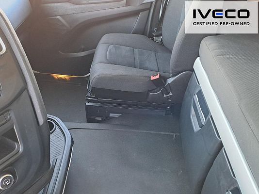 Vehicle image 11 / 13