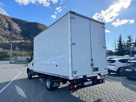 Vehicle image 3 / 11