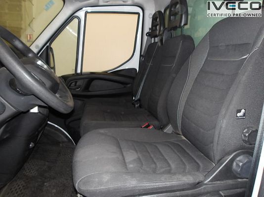 Vehicle image 5 / 5