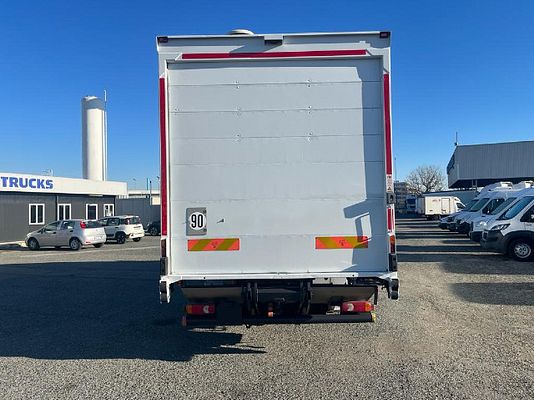 Vehicle image 7 / 13