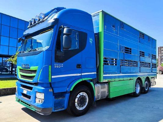 Vehicle image 1 / 15