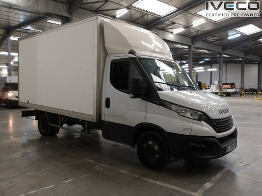 Vehicle image 3 / 5