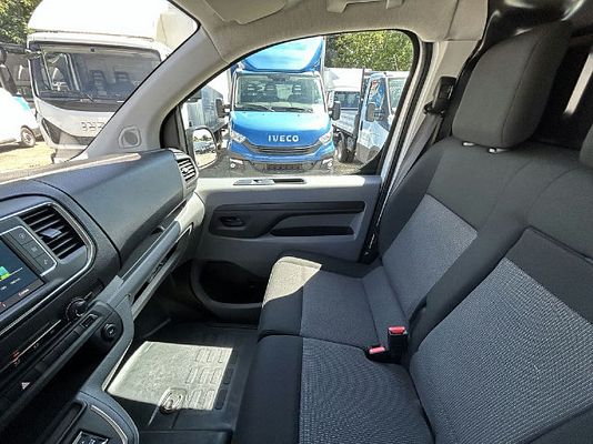 Vehicle image 14 / 16
