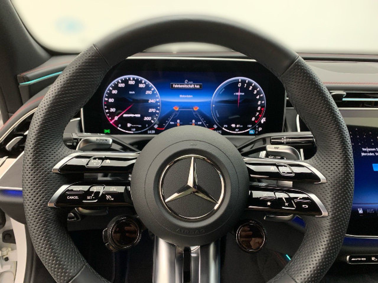 Mercedes-Benz E-Klasse – Bild 9