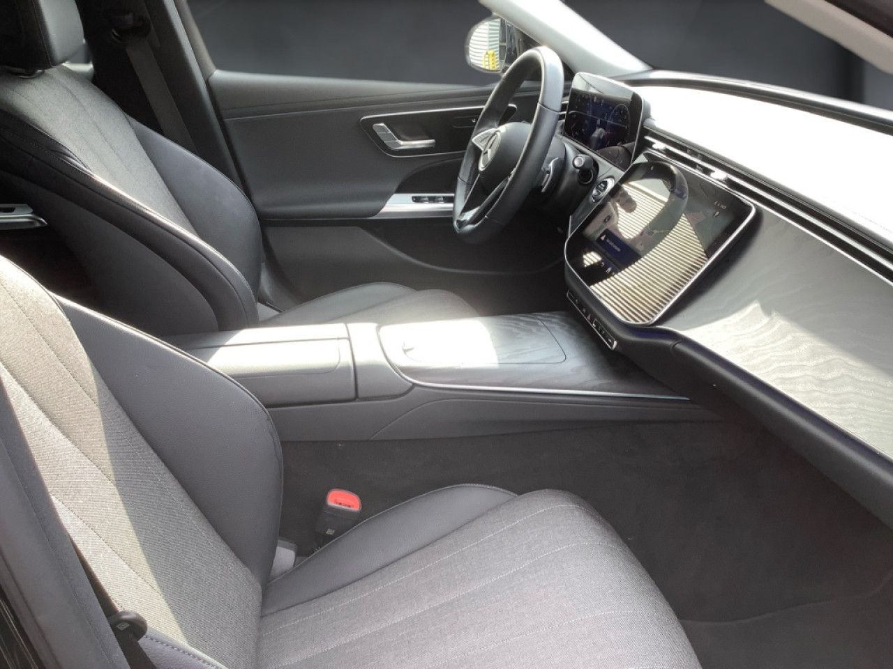 Mercedes-Benz E-Klasse – Bild 17