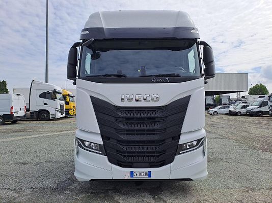 Vehicle image 2 / 19