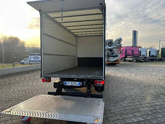 Vehicle image 12 / 13