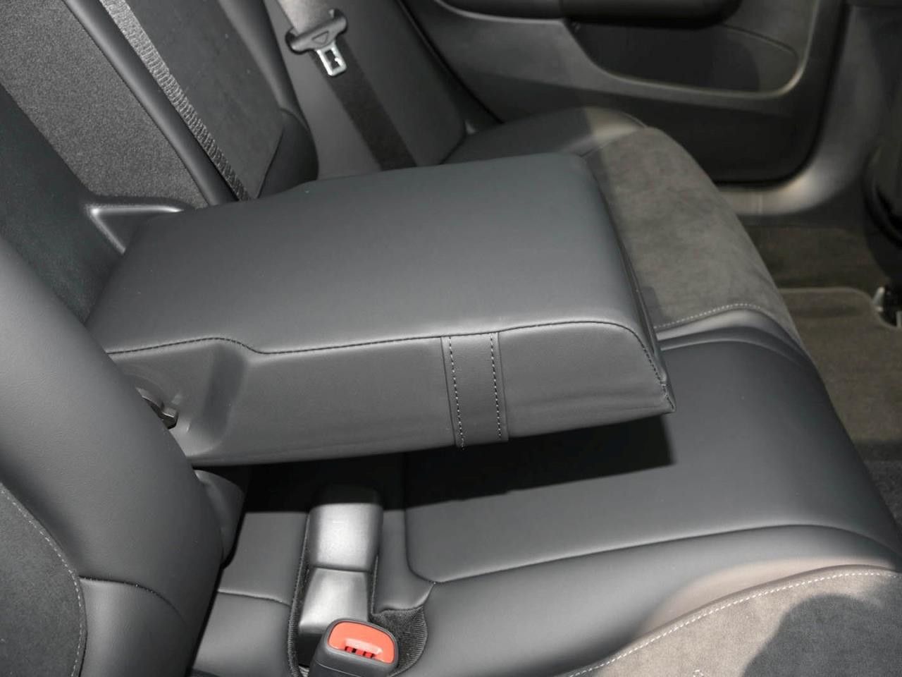 Mercedes-Benz C-Klasse – Bild 23