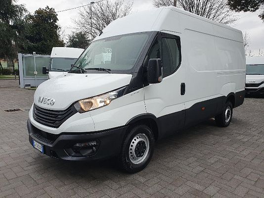 Vehicle image 7 / 11