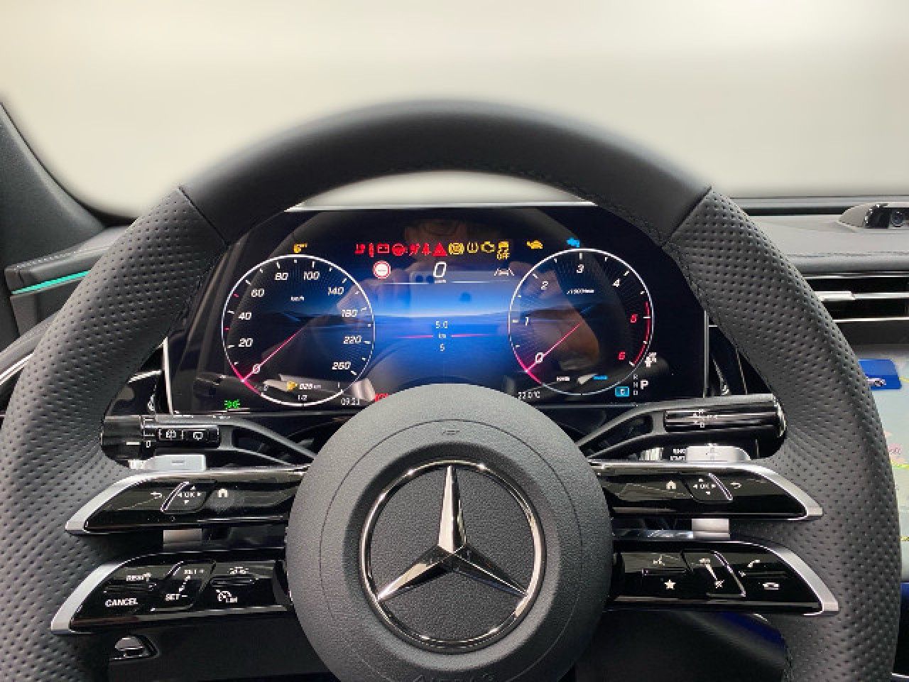 Mercedes-Benz E-Klasse – Bild 8