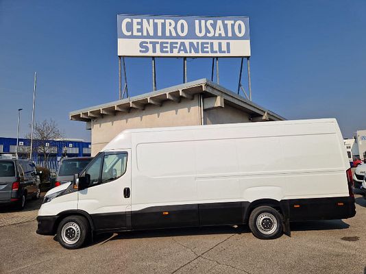 Vehicle image 1 / 9