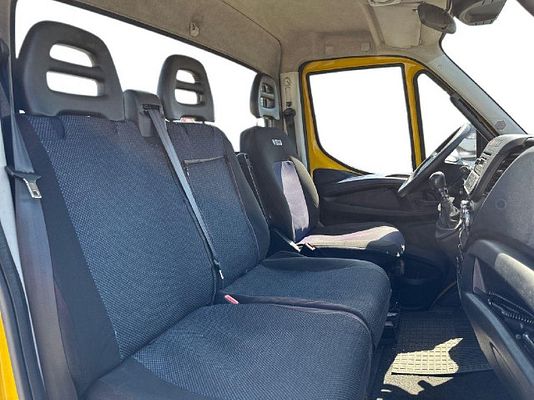 Vehicle image 4 / 17