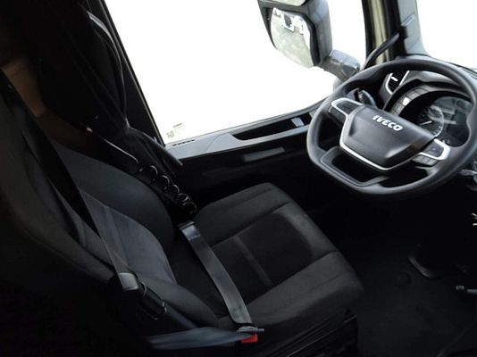 Vehicle image 6 / 6