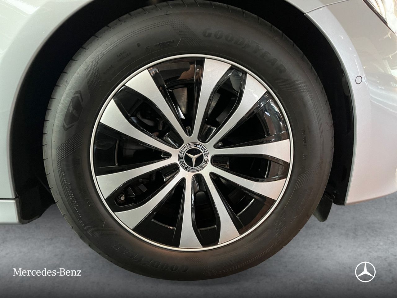 Mercedes-Benz E-Klasse – Bild 2
