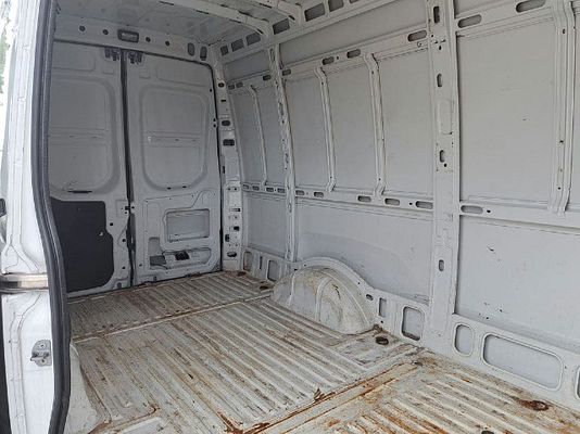 Vehicle image 6 / 16