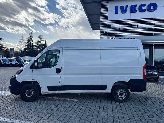 Vehicle image 2 / 9