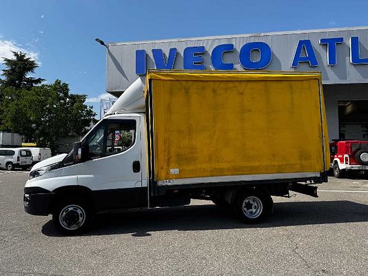 Vehicle image 2 / 10
