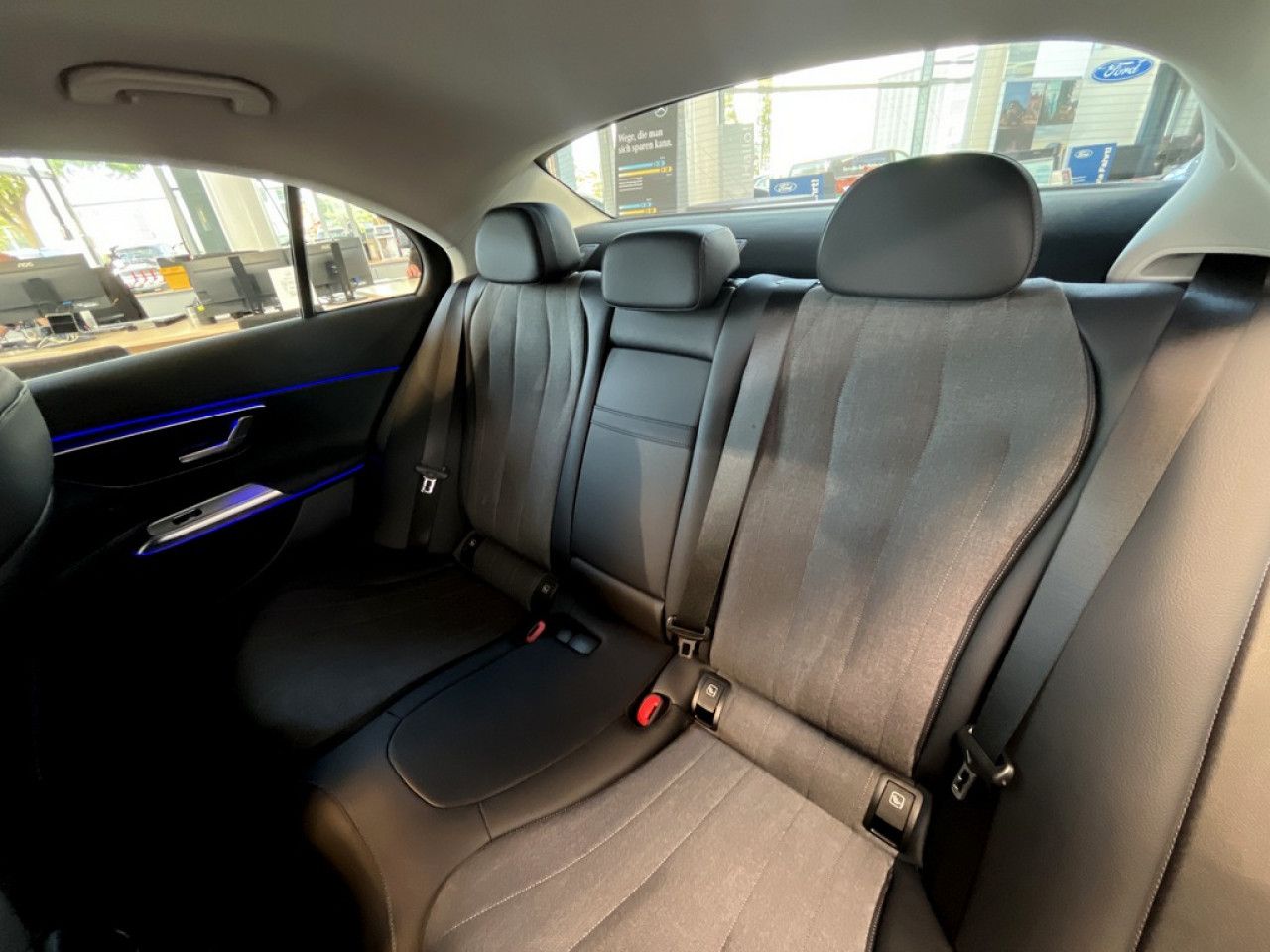 Mercedes-Benz E-Klasse – Bild 17