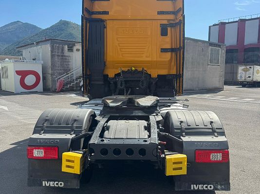 Vehicle image 4 / 10