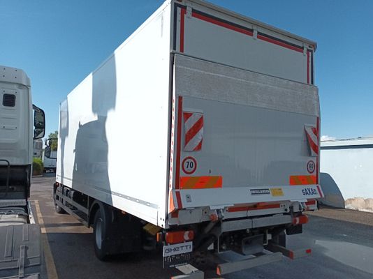 Vehicle image 3 / 5
