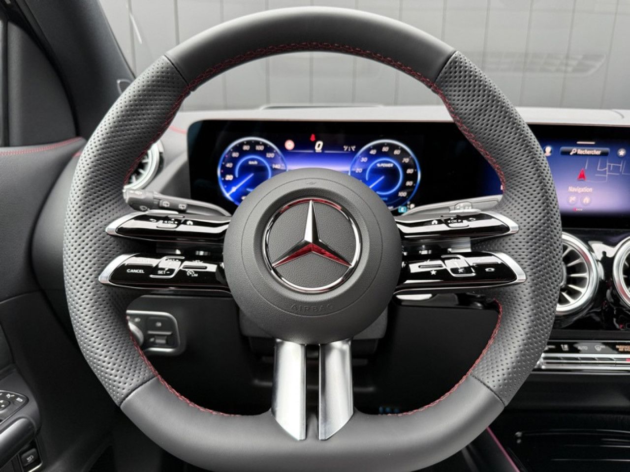 Photo du v&eacute;hicule 16 / 18