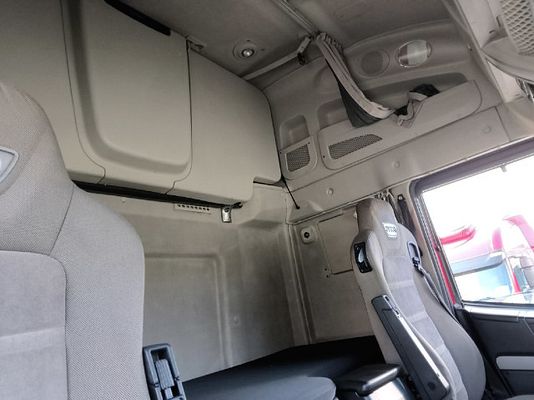 Vehicle image 6 / 17
