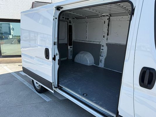 Vehicle image 11 / 12