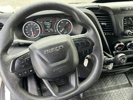 Vehicle image 12 / 14