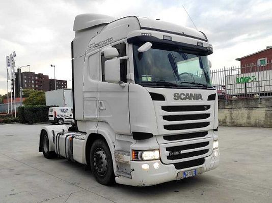 Vehicle image 2 / 12